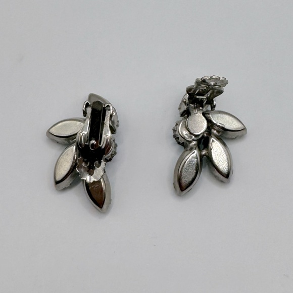 VINTAGE Aurora Borealis Crystal Clip-On Earrings - Picture 10 of 12